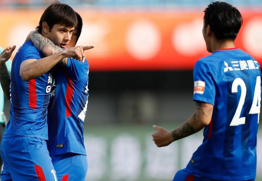 爱游戏网页-关于JackeyLove在老鹰比赛中重要助攻，比赛局势复杂引发热议！引发球迷热议的信息