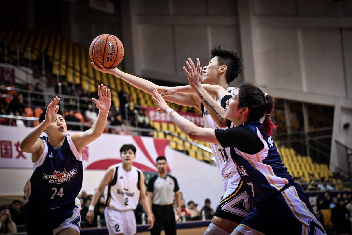 爱游戏登陆入口-穆雷重返赛场，刷新纪录首场状态出色，IG观众沸腾！赛场气氛高涨(穆雷伤病最新情况)