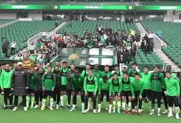 爱游戏登入-加时末段体能课后，北京国安复出首秀备战意大利杯，气氛紧张，身体对抗强度拉满(北京国安广州集训备战新赛季)