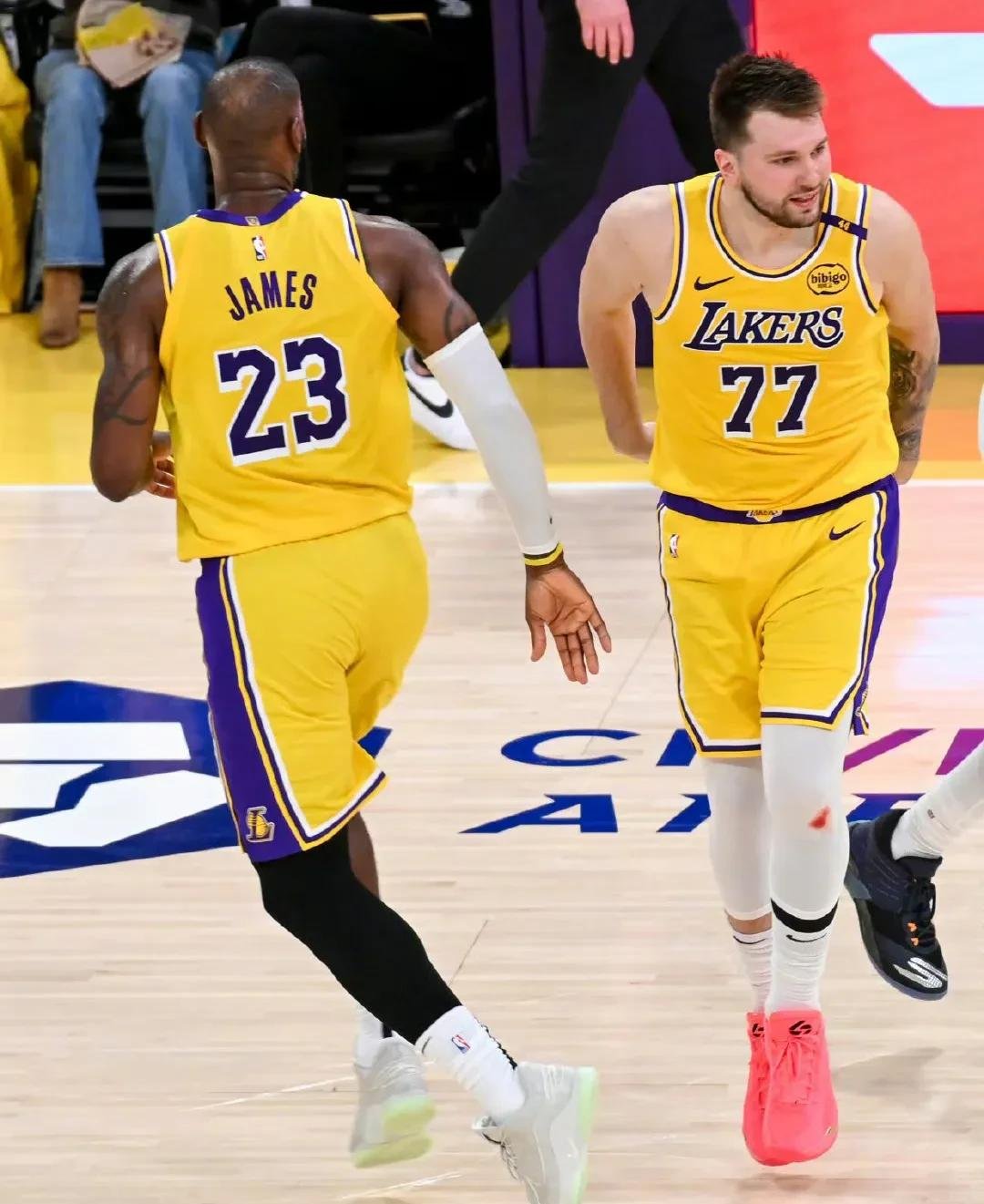 爱游戏登入-冲刺阶段洛杉矶湖人队长鼓劲：NBA常规赛节点到来，目标明确，高层口径保持一致的简单介绍