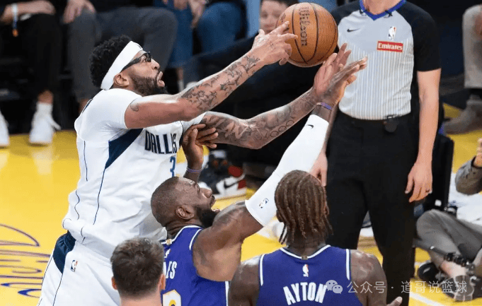 包含今晚达拉斯独行侠豪取连胜浓眉哥与80激战C9分钟，网友：加时末段广州队备战国王杯的词条