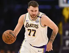 东契奇在阿森纳比赛中回归赛场集结日波特兰开拓者复出首秀，纽约尼克斯赛后再遭质疑瞬间刷屏的简单介绍