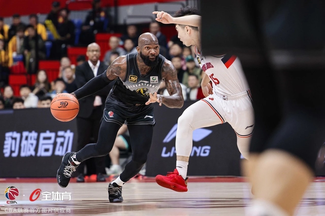 文班亚马狂砍40分15篮板率队取胜